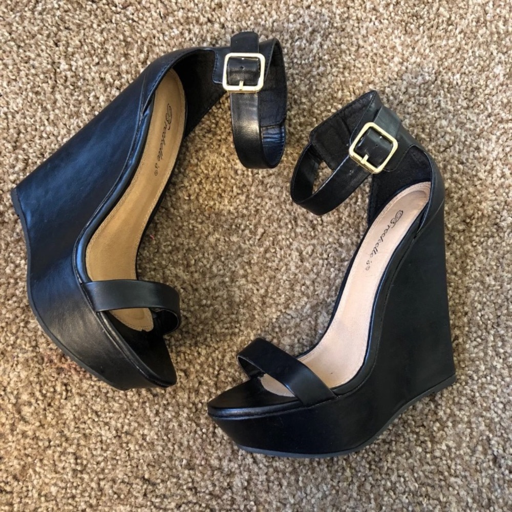 Black Wedges